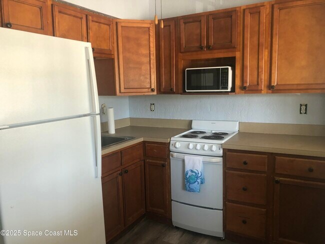 Building Photo - 380 N Brevard Ave