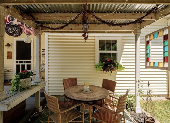 Building Photo - 814 Locust St