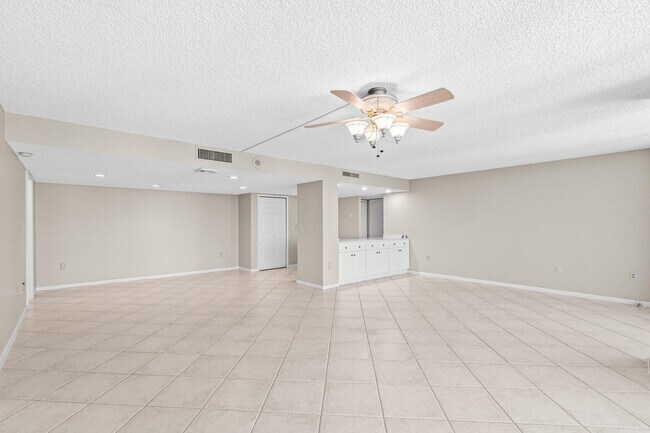 Building Photo - 4200 N Ocean Dr