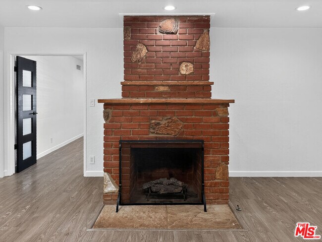 Building Photo - 16746 Tupper St