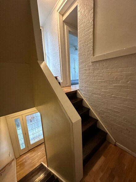 Building Photo - 10 W Hollister St