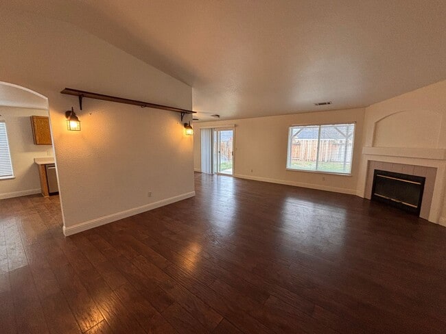 Building Photo - Updated 3 bedroom- 427 Sheep Camp Drive Da...