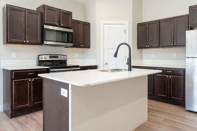 Building Photo - 3412 E Aster St