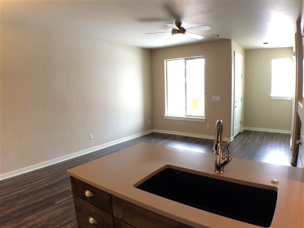 Building Photo - 3 Bedroom / 2.5 Bathroom Townhouse in McCa...