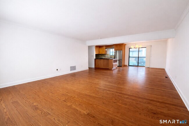 Building Photo - 2289 Bedford St