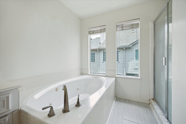 Building Photo - 1522 Castle Ct