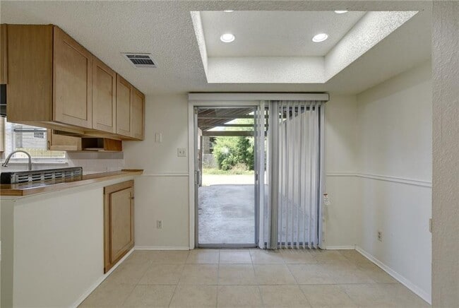 Building Photo - 6016 Westcreek Dr