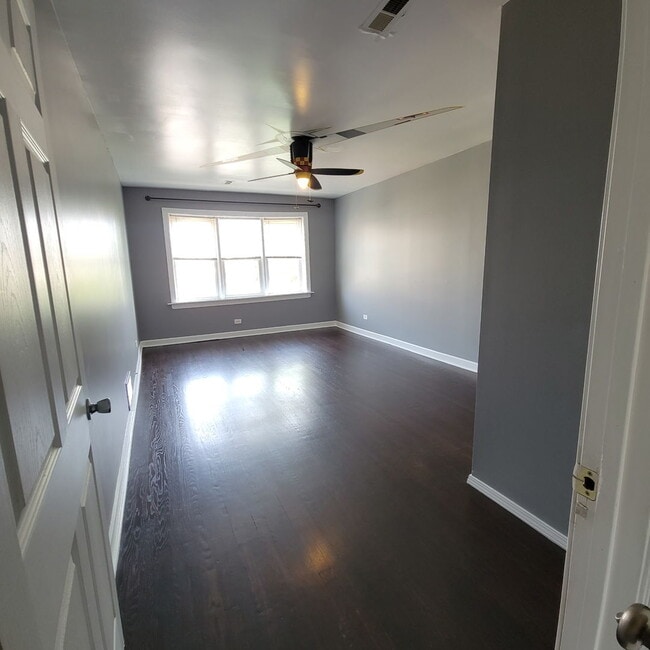 Building Photo - 834 N Christiana Ave