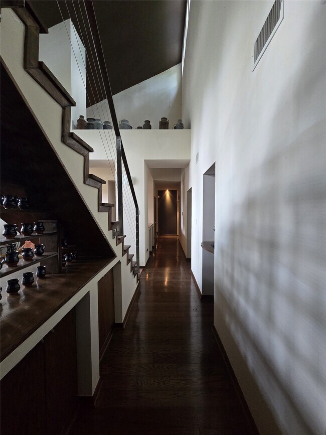 Building Photo - 3231 Hemingway Dr