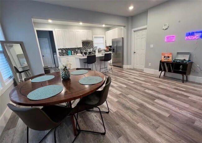 Building Photo - 2018 Detroit Ave NW