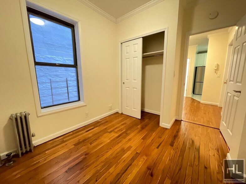 Building Photo - NO FEE One Bed on Upper East Side! Won't S...