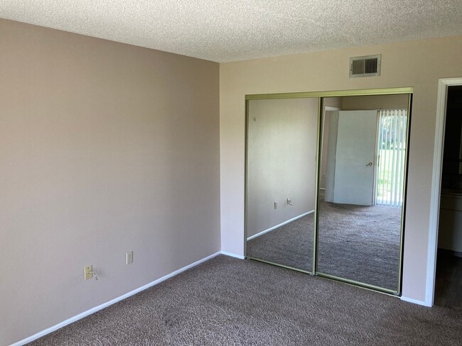 Building Photo - Downstairs 2/2 Country Club Village Condo ...