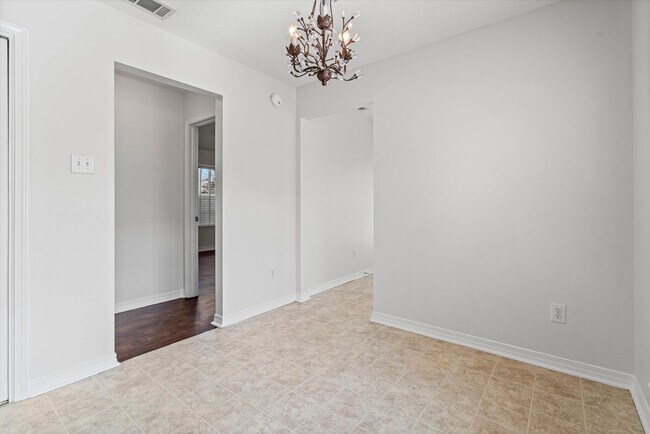 Building Photo - 605 Westchase Ct S