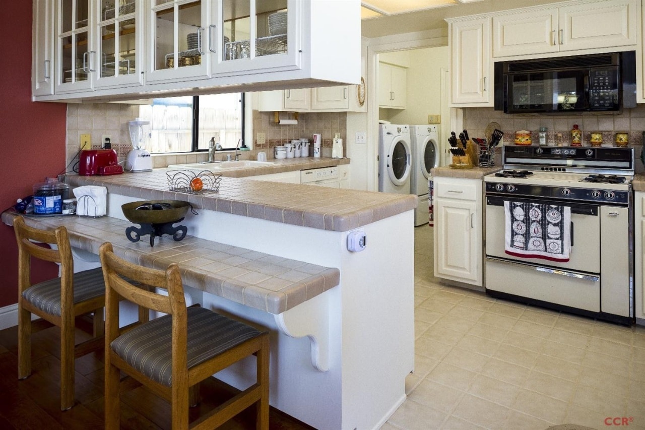 kitchen - 684 Shamrock Ln