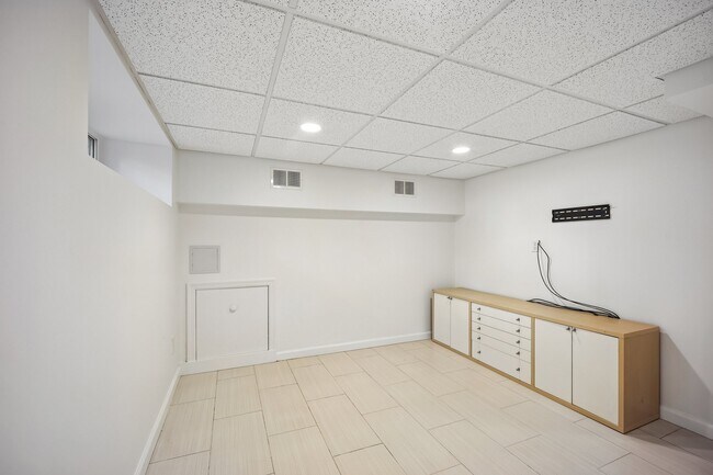 Building Photo - 155 Sunset Ln