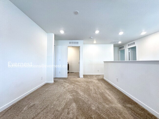 Building Photo - 9021 Hightower St