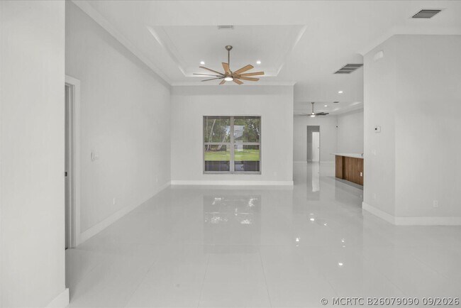 Building Photo - 419 SW Namoit Pl