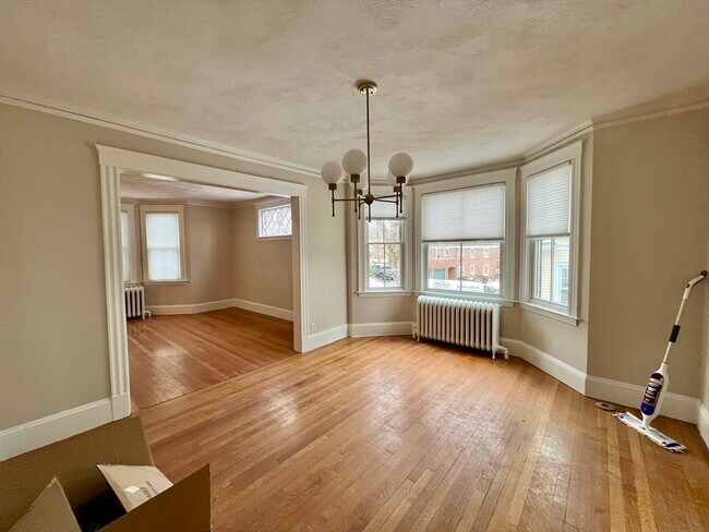 Building Photo - 14-16-16 Richardson Ave