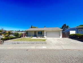 Building Photo - Single Story 3 bedroom In Cute Treelined Vallejo Neighborhood