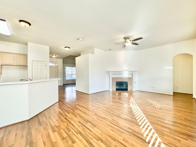 Building Photo - 9711 Saddle Dr