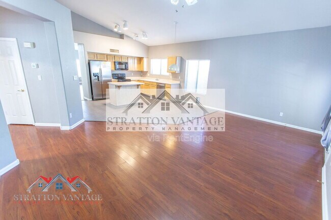 Building Photo - 1015 E Brentrup Dr