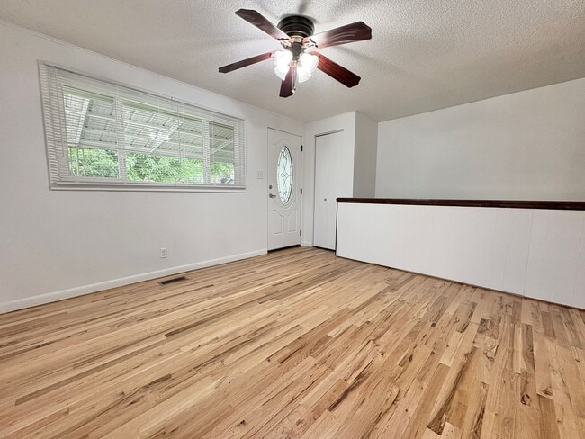 Building Photo - Immaculate, Updated, & Bright Home in West...