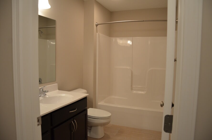 Building Photo - 1521 Meadowbrook Blvd