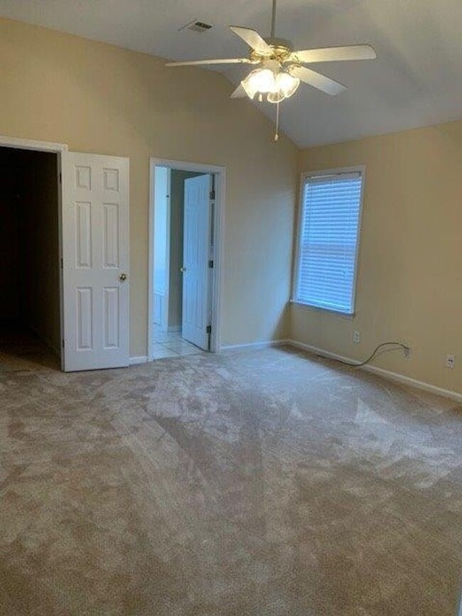Building Photo - Cozy 3 Bed 2 Bath House! Available Fall 2025!