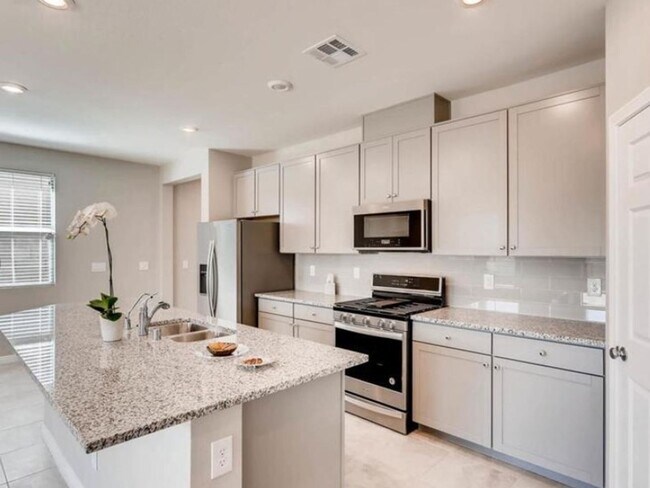 Building Photo - ADORABLE HOME IN SUMMERLIN!!! 5 BEDROOMS!