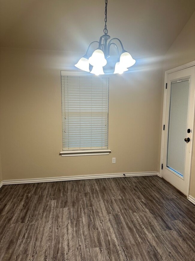 Building Photo - Beautiful 3 Bedroom Home With An In-Ground Storm Shelter!!!