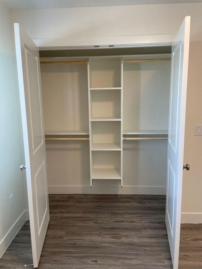 Building Photo - 3 bedroom- 2 bath Newer Construction