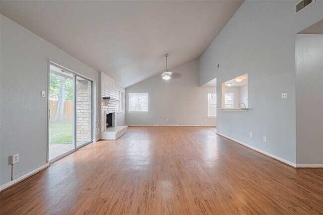 Building Photo - 15238 Ensenada Dr