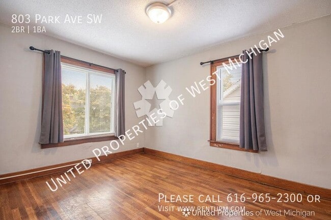 Building Photo - 803 Park St SW