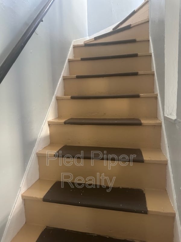 Building Photo - 331 W Homer St