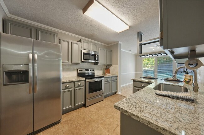 Building Photo - 3311 Golden Trails Dr