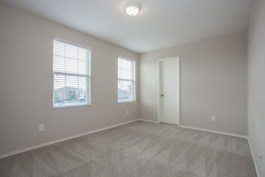 Building Photo - 1625 Grassy View Dr