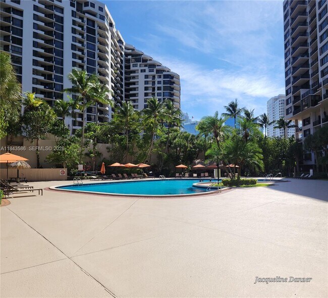 Building Photo - 540 Brickell Key Dr