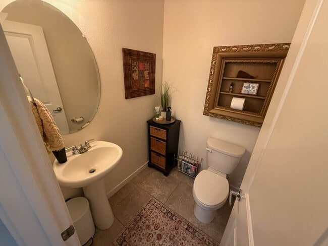 Building Photo - 3 Bedroom, 2.5 Bath Townhome