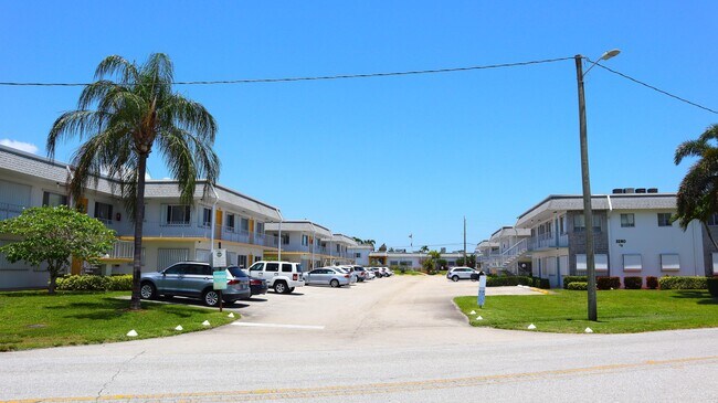 Building Photo - 2960 Cynthia Ln