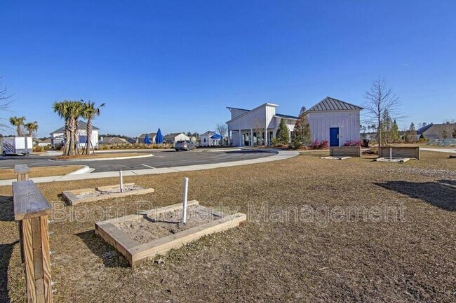 Building Photo - 425 Ribiero Dr