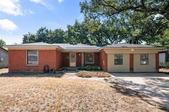 Building Photo - 344 Bedford Ct E