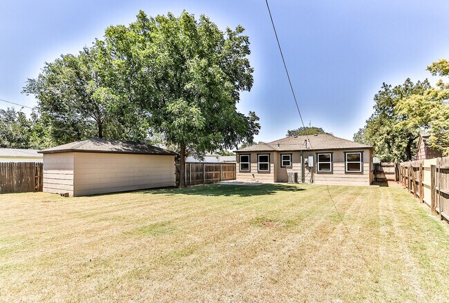 Building Photo - Pre-Leasing for Fall With Lawn and Alarm Service! - Charming 2 Bedroom 1 Bath!