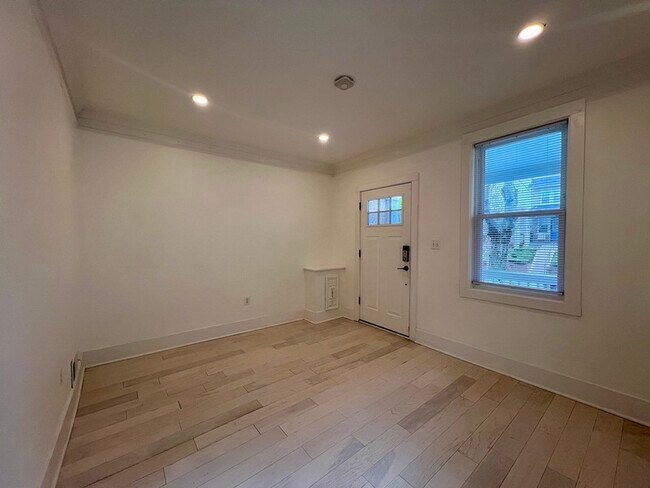 Building Photo - 1742 L St NE