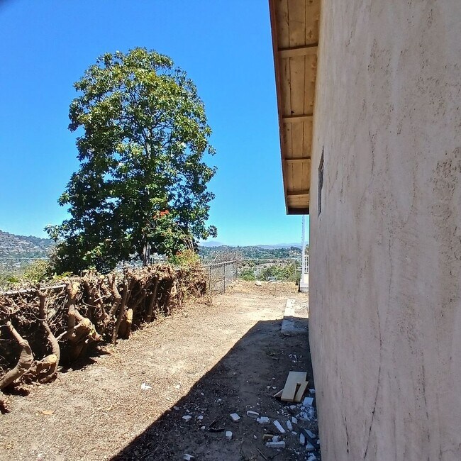 Building Photo - Spring Valley View Home