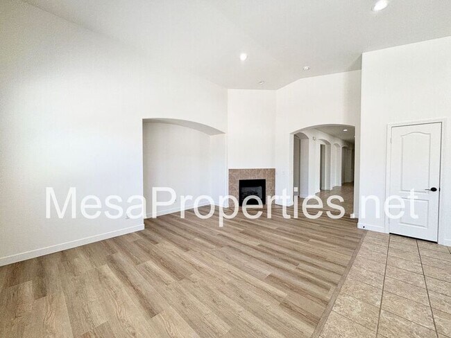 Building Photo - 15818 Iron Canyon Ln