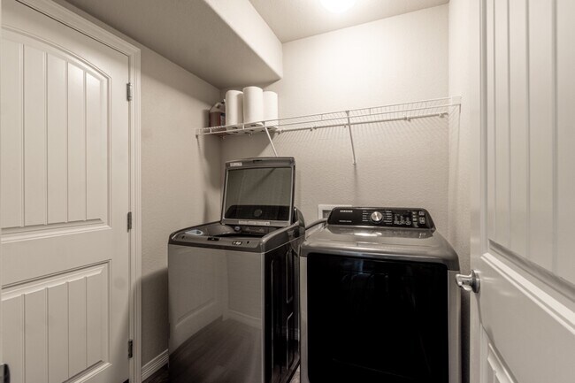 Building Photo - 6736 Skuna Dr