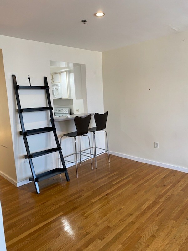 Building Photo - 534 Commonwealth Ave