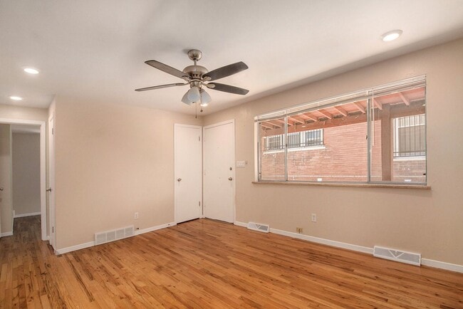 Building Photo - 2Bed/1Bath Duplex in Whittier