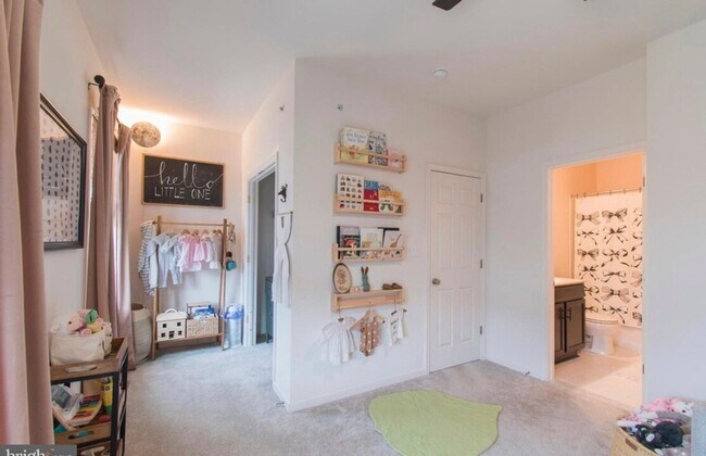 Building Photo - End Unit, 3 bedroom Townhome in Claymont