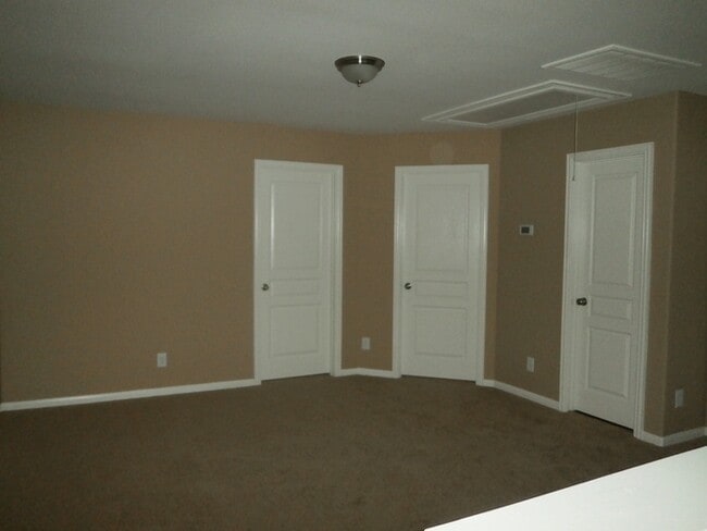 Building Photo - 10130 Berrybriar Ln